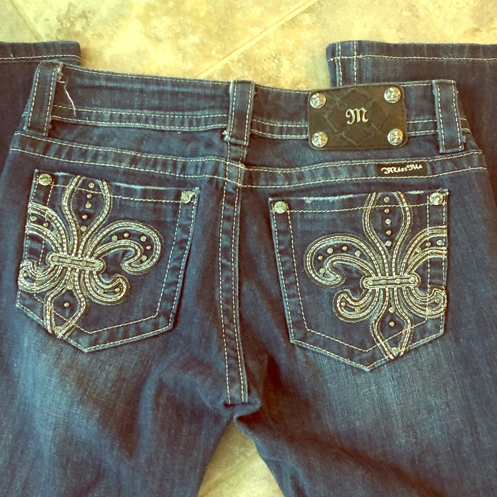Miss Me jeans with Fleur-de-lis design size 28